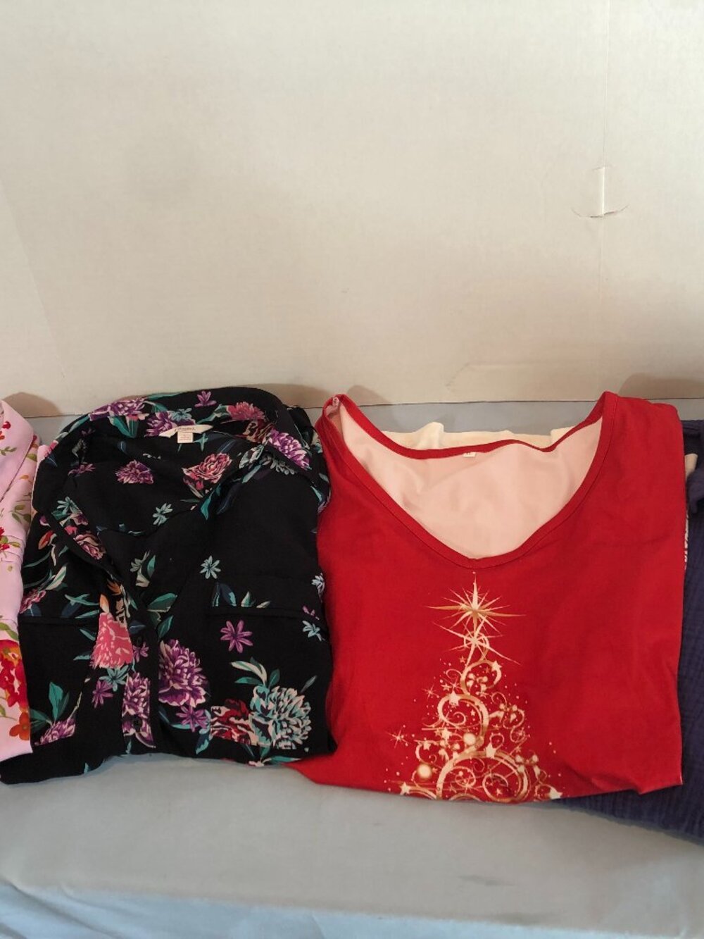 LOT of 4 Long Sleeve Tops M, L, XL Jessica Simpson, Candie's 21-22" Pit to Pit